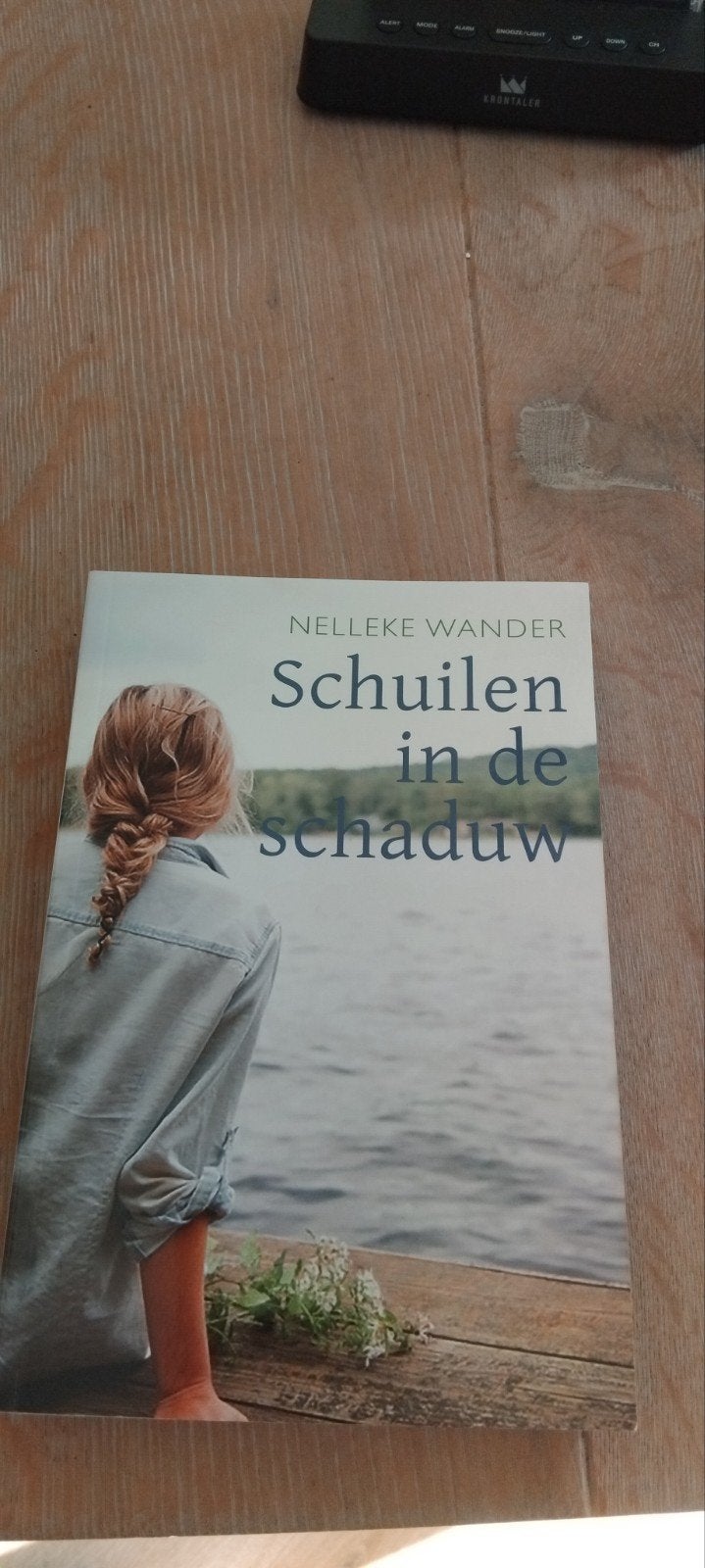 Schuilen in de schaduw - Nelleke Wander, Boeken, Ophalen of Verzenden