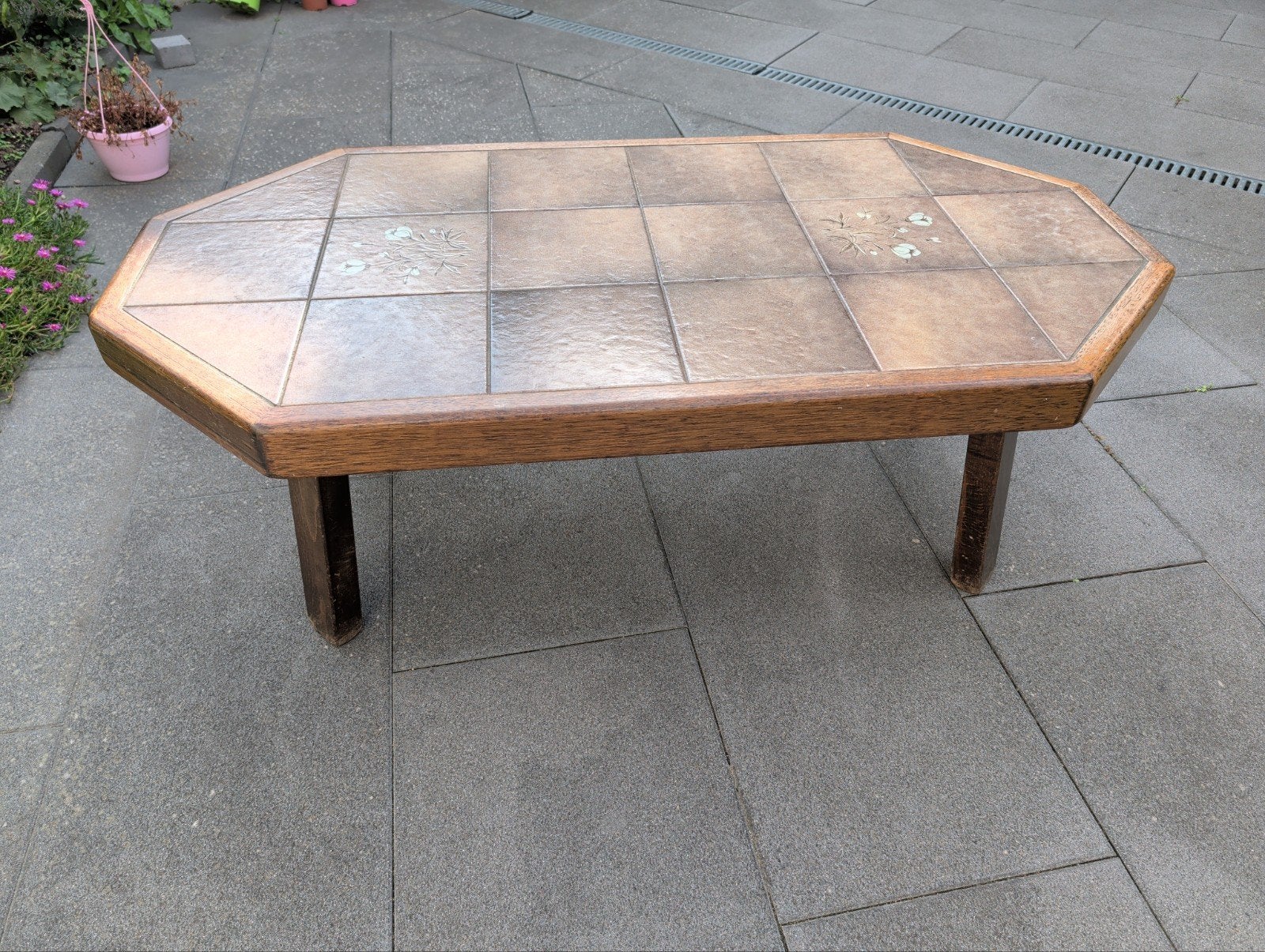 Houten salontafel met tegels en motief - Bruin, Huis en Inrichting, Ophalen, Gebruikt, 100 tot 150 cm, 50 tot 100 cm