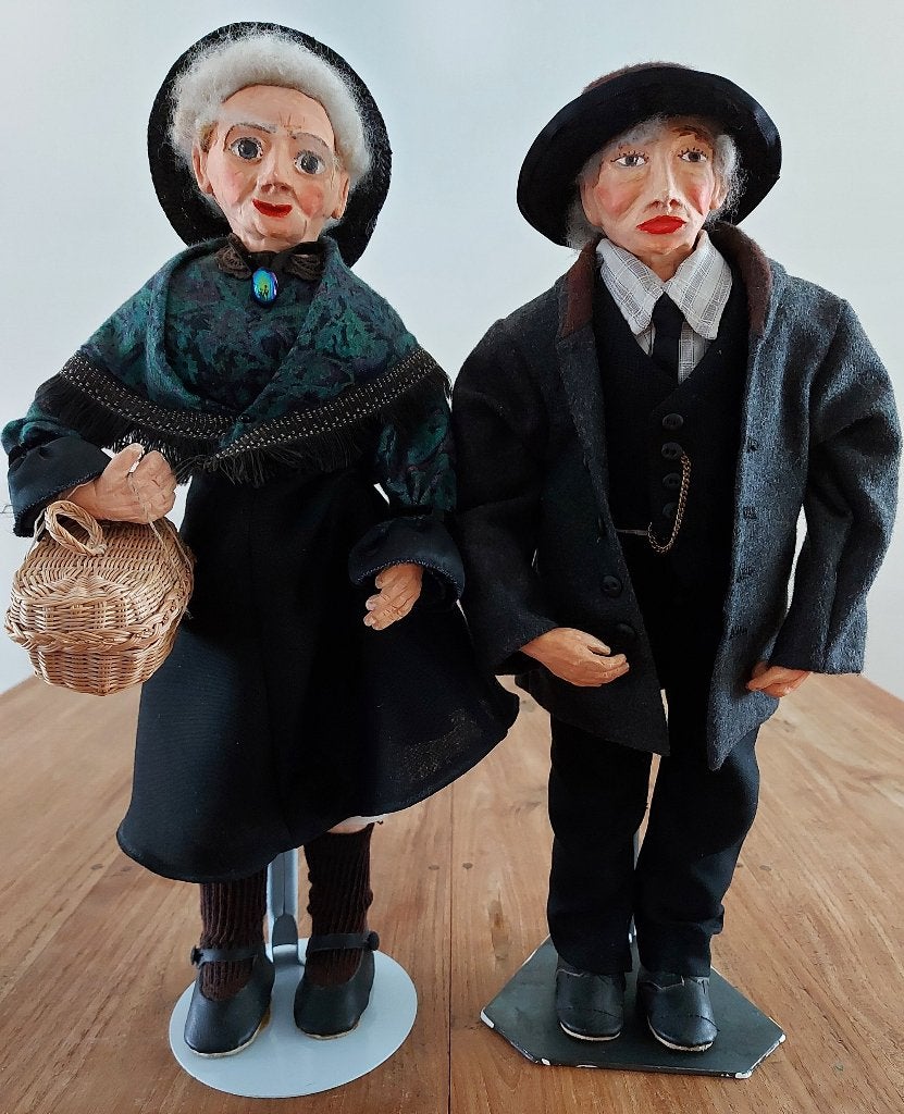 2 vintage handgemaakte poppen, ouder echtpaar op standaard, Ophalen of Verzenden, Zo goed als nieuw, Mens