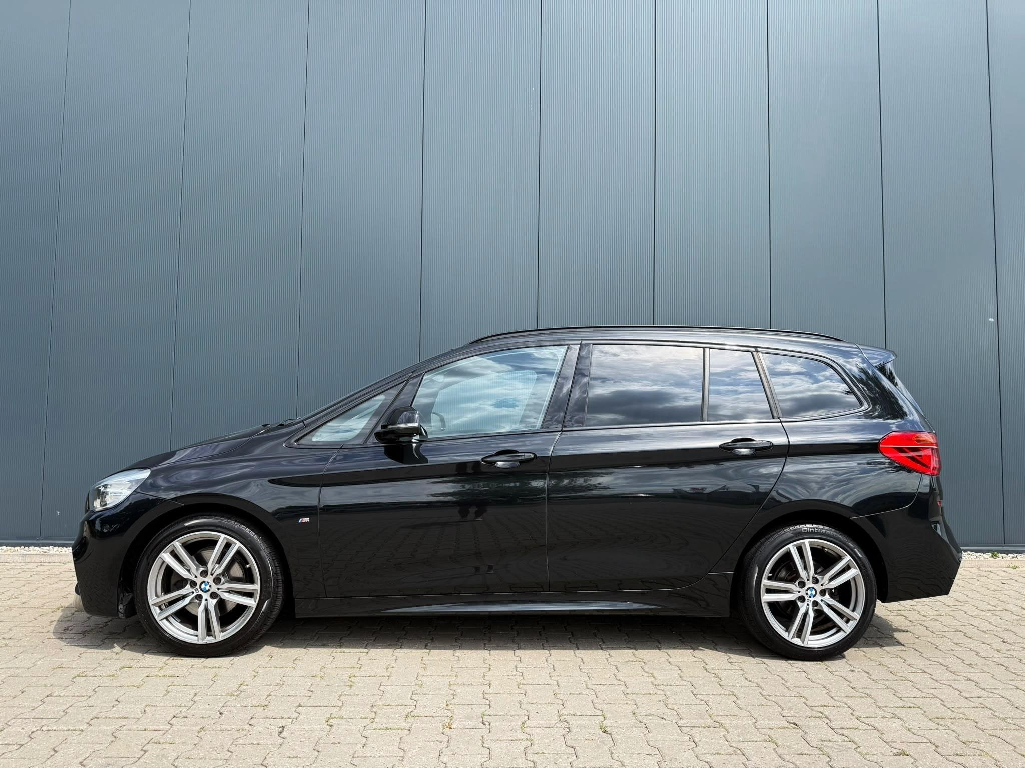 BMW 2-serie Gran Tourer 218i 7p. M-Sport / cruise / tr.hk /, Auto's, Gebruikt, Euro 6, 2-Serie Gran Tourer, Zwart