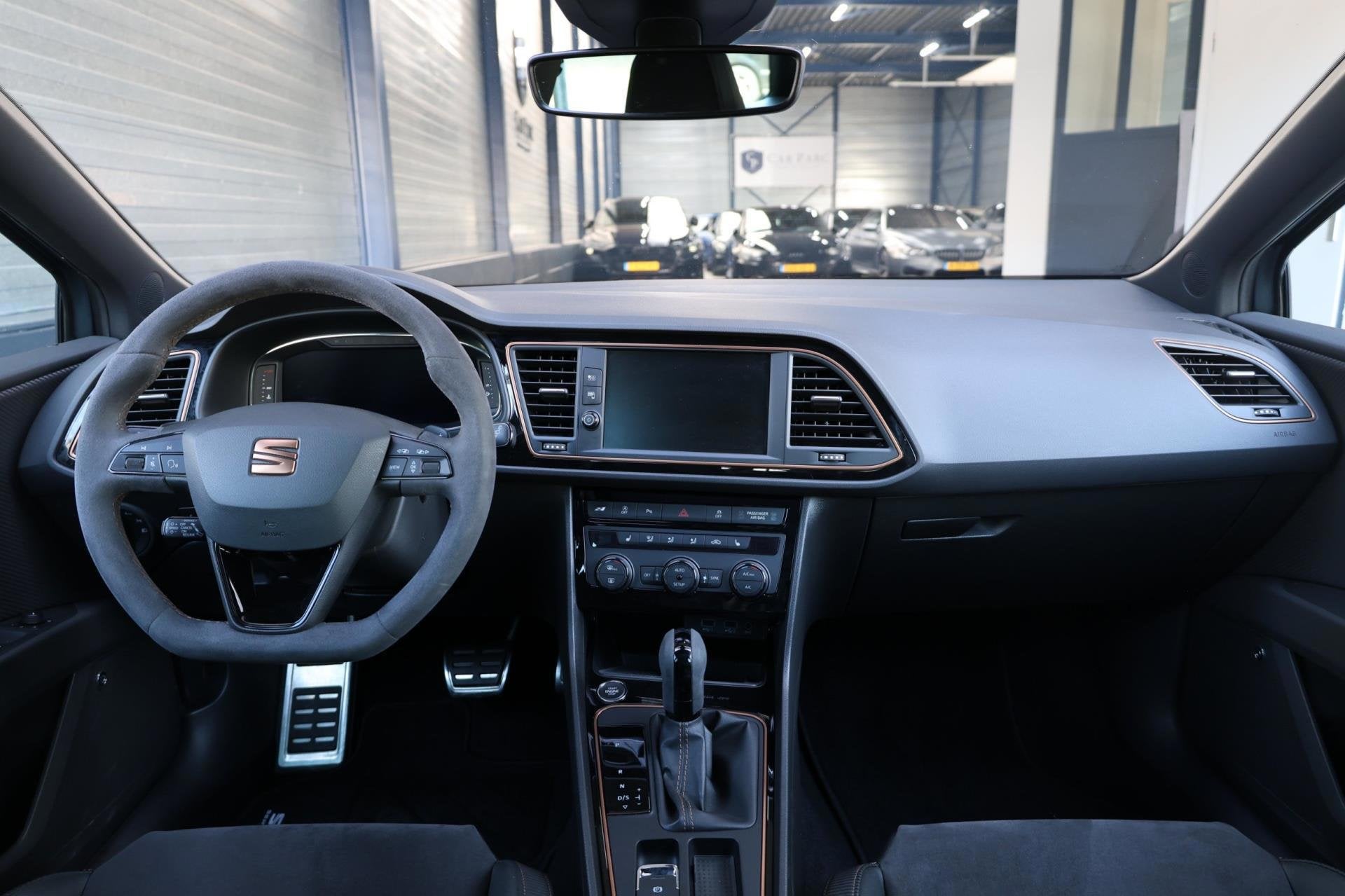 Seat Leon ST 2.0 TSI 4DRIVE CUPRA R 300+PK LED/CARBON/VIRTUA, Auto's, Automaat, Gebruikt, 750 kg, 4 cilinders