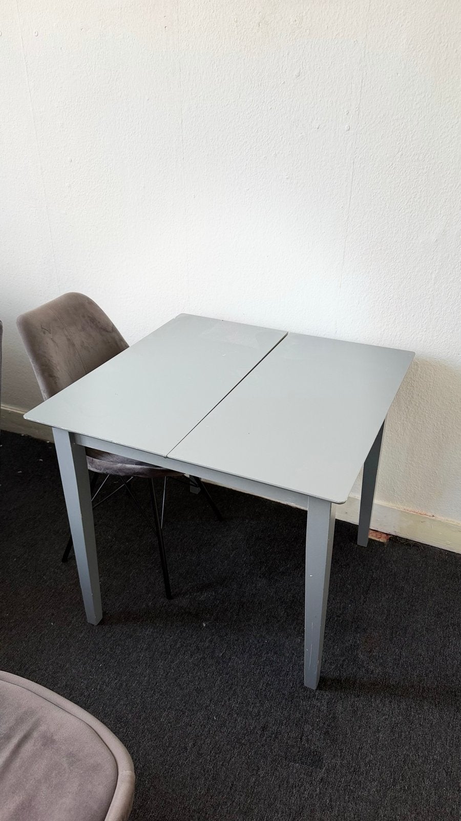 Grijze uitschuifbare tafel - Compact en functioneel, Ophalen, Overige materialen, Gebruikt, 50 tot 100 cm