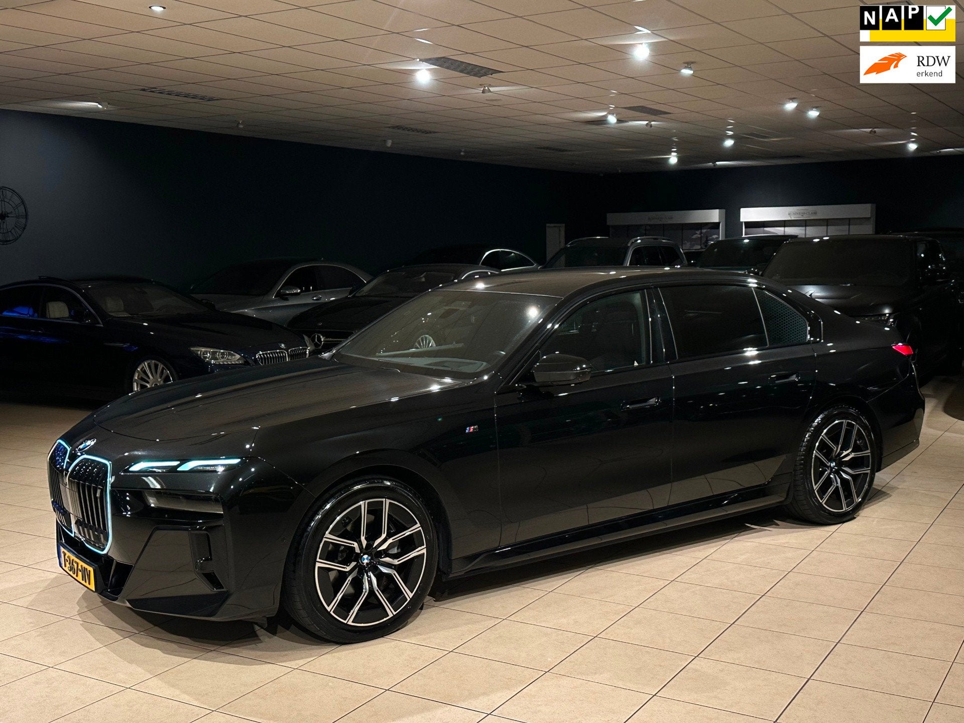 BMW I7 XDrive60 106 kWh/BTW|NAP|MASSAGE|PANO|SKYLOUNGE|VOLL, Auto's, Automaat, Dealer onderhouden, Gebruikt, 2000 kg