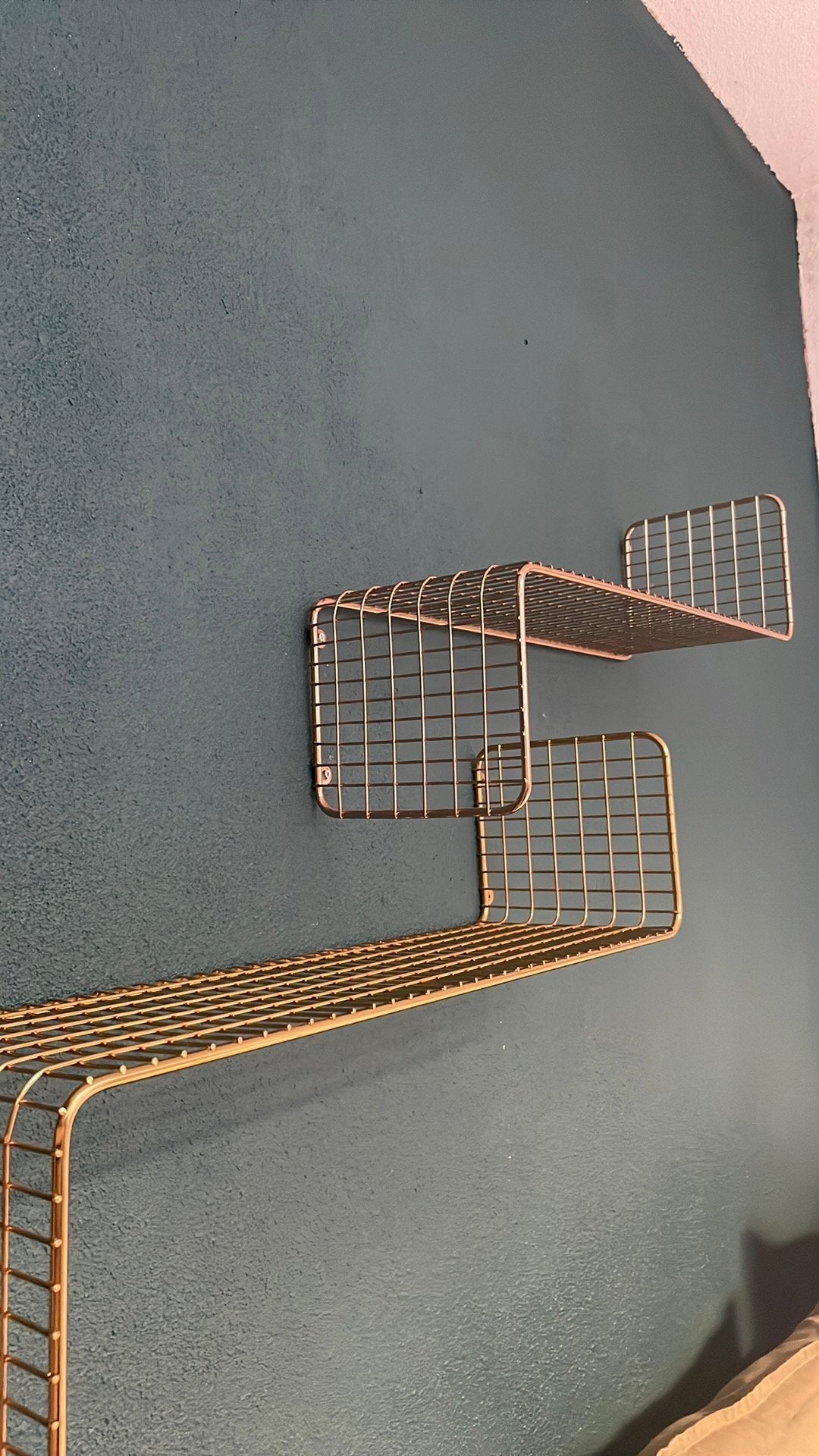 Twee gouden wandplankjes ikea, Ophalen, Zo goed als nieuw