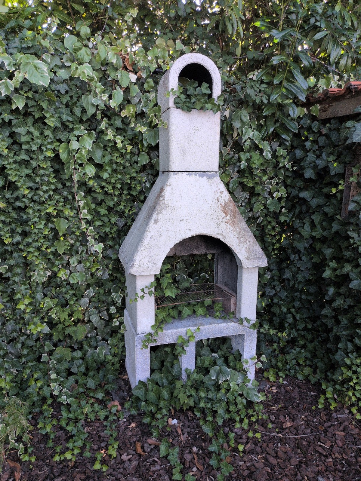 Betonnen barbecue voor buiten, met grillrooster, Ophalen, Gebruikt, Onbekend