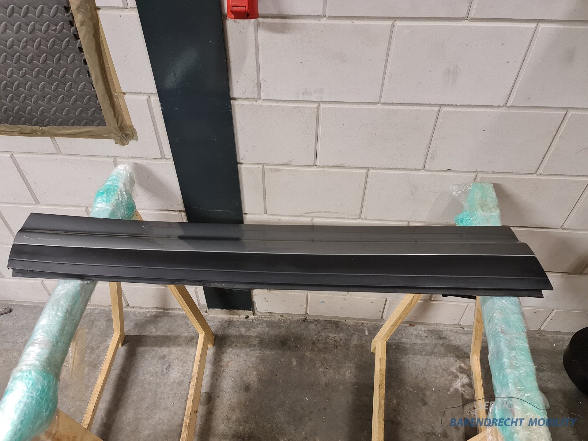 Stootstrip portier Porsche Cayenne 7P5837787Q links voor LV