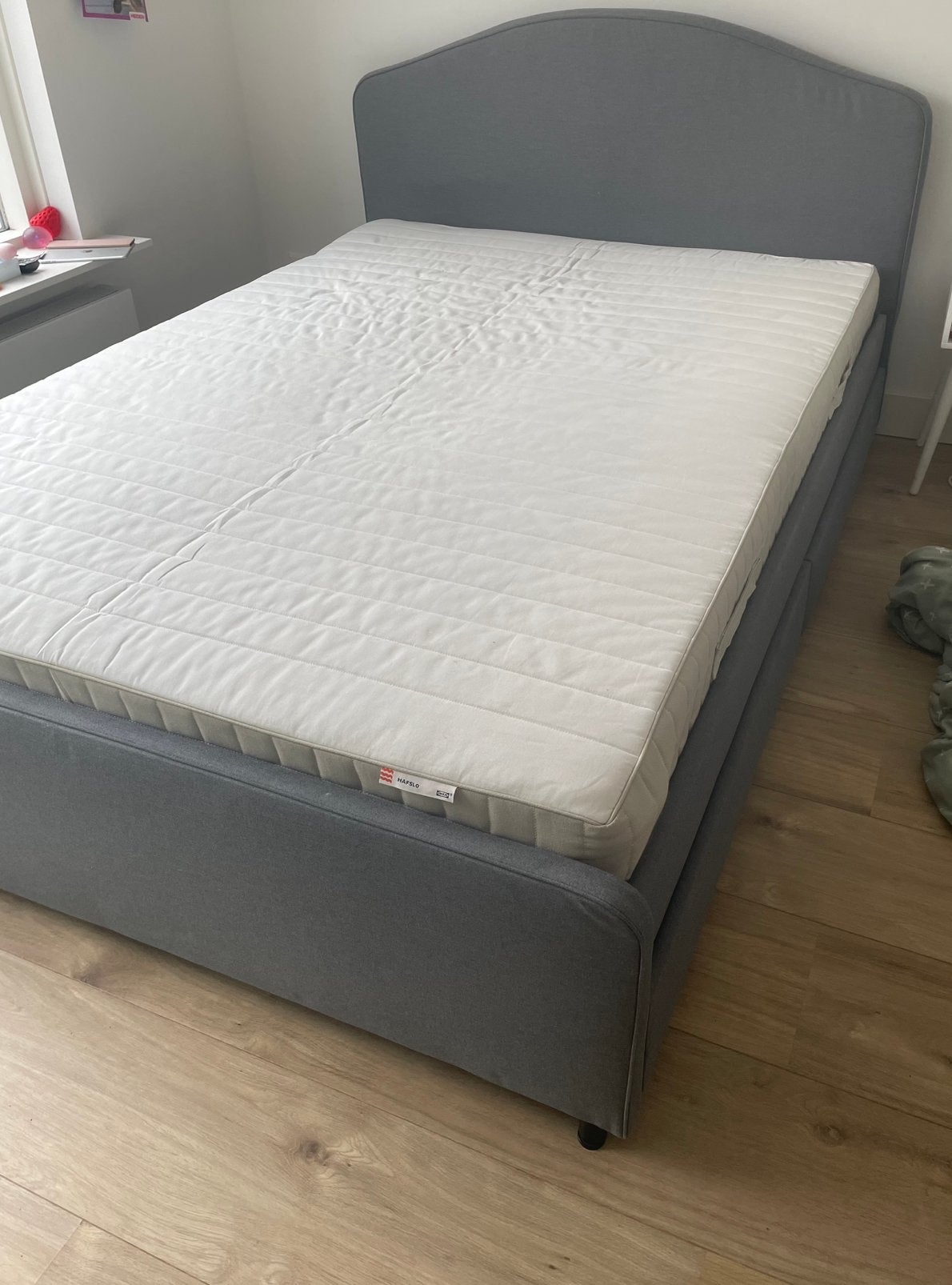 Ikea Hauga gestoffeerd bedframe met 4 lades, Huis en Inrichting, Slaapkamer | Bedden, Ophalen, Overige materialen, Gebruikt, Wit