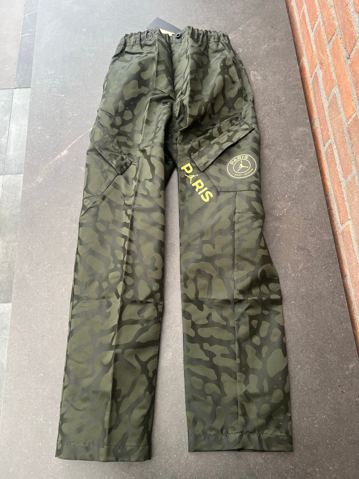 Jordan x PSG Camo Cargo Broek - Maat S, Kleding | Heren, Ophalen of Verzenden, Nieuw, Maat 46 (S) of kleiner, Groen