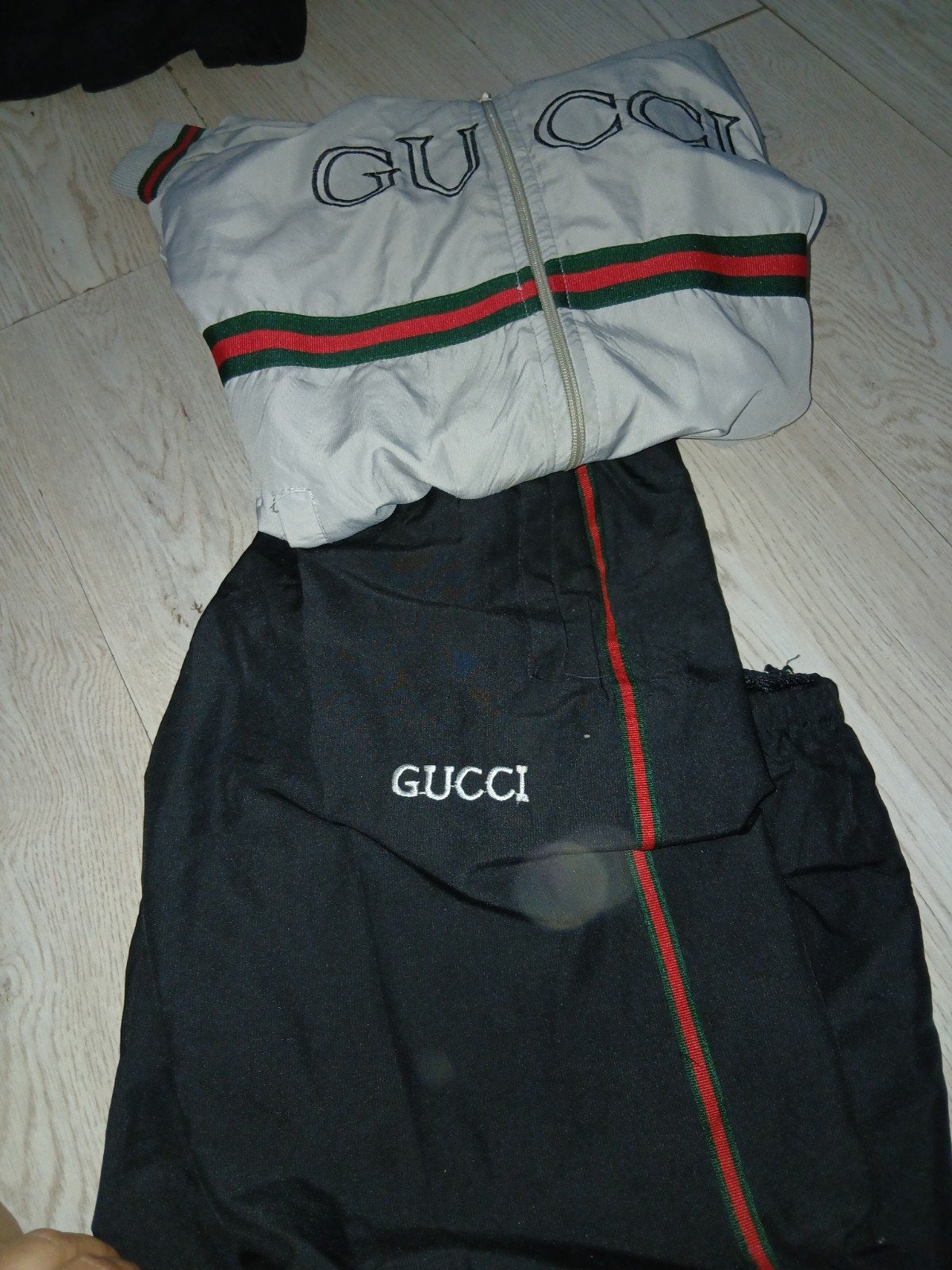 Gucci trainingspak zwart met groen/rode streep, Ophalen of Verzenden