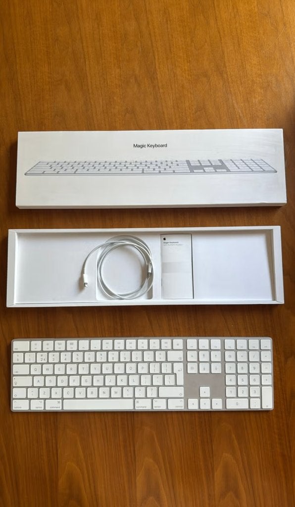 Apple Magic Keyboard, with Numeric Keypad - QWERTY, Ergonomisch, Ophalen of Verzenden, Zo goed als nieuw, Draadloos