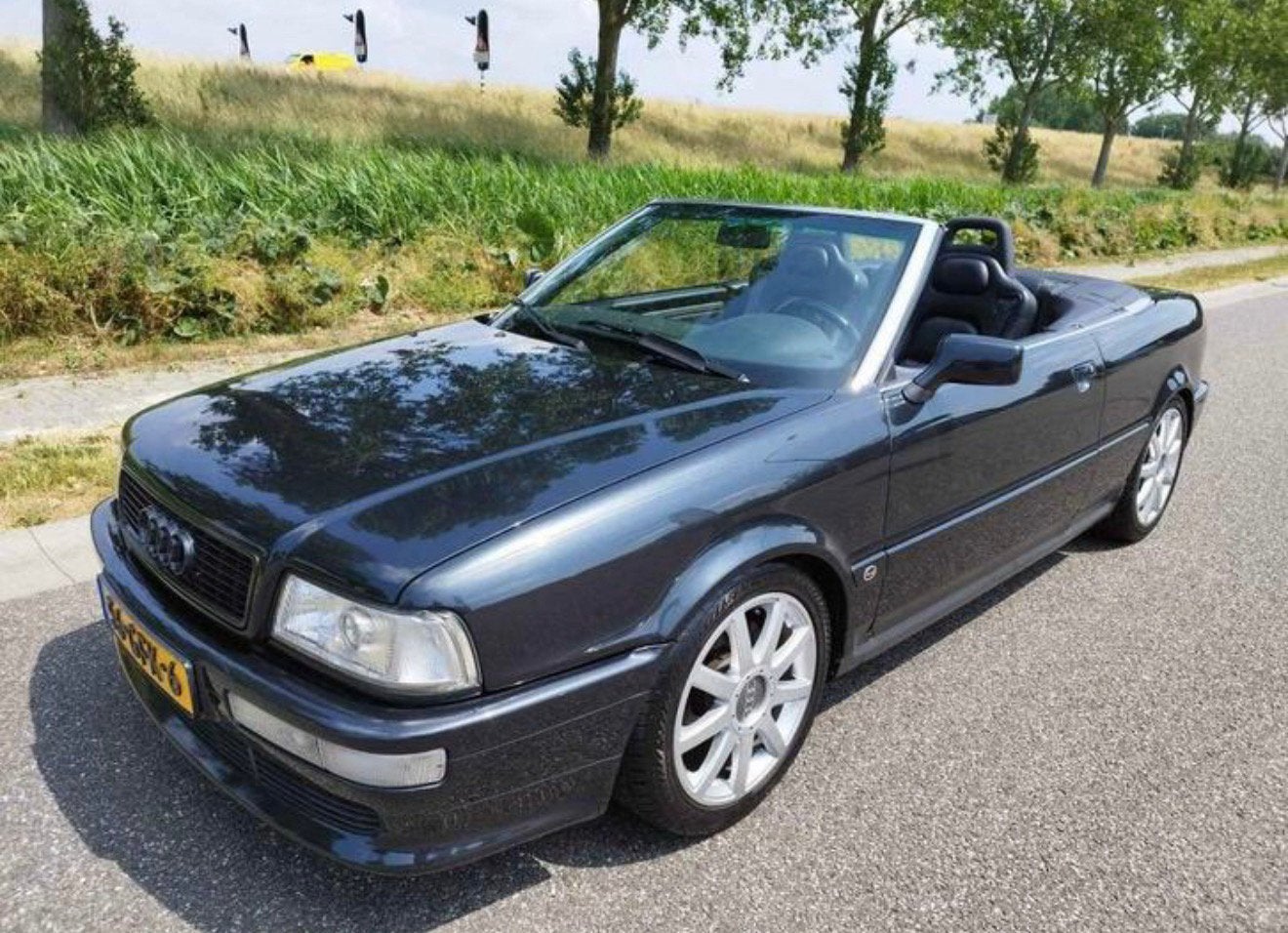 Audi Cabrio 2.8 128KW E2 1996 Zwart, Auto's, Audi, Cabriolet, 4 stoelen, Zwart, 75 €/maand