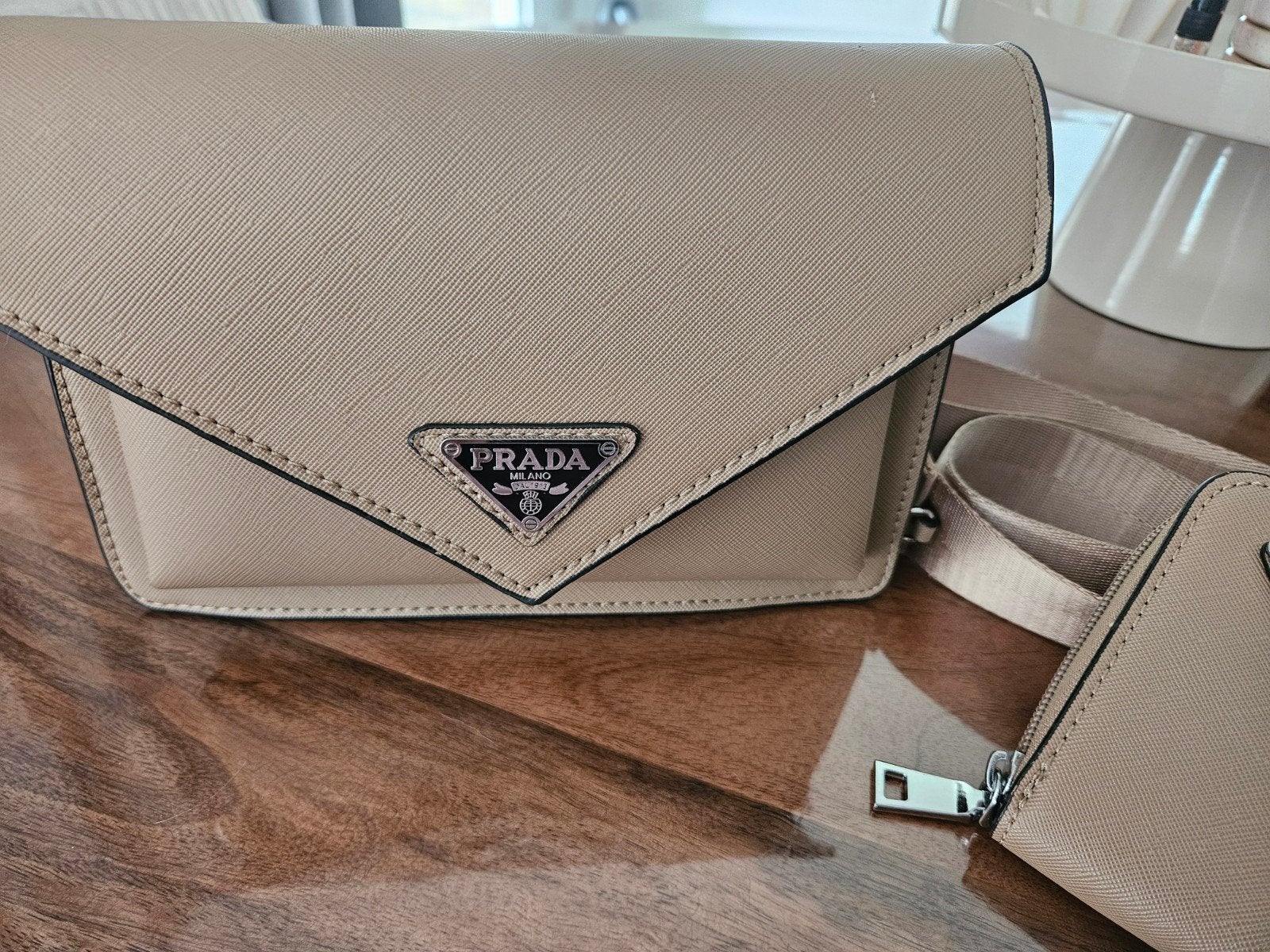 Prada schoudertasje, Sieraden, Tassen en Uiterlijk, Tassen | Damestassen, Verzenden, Zo goed als nieuw, Overige kleuren, Schoudertasje