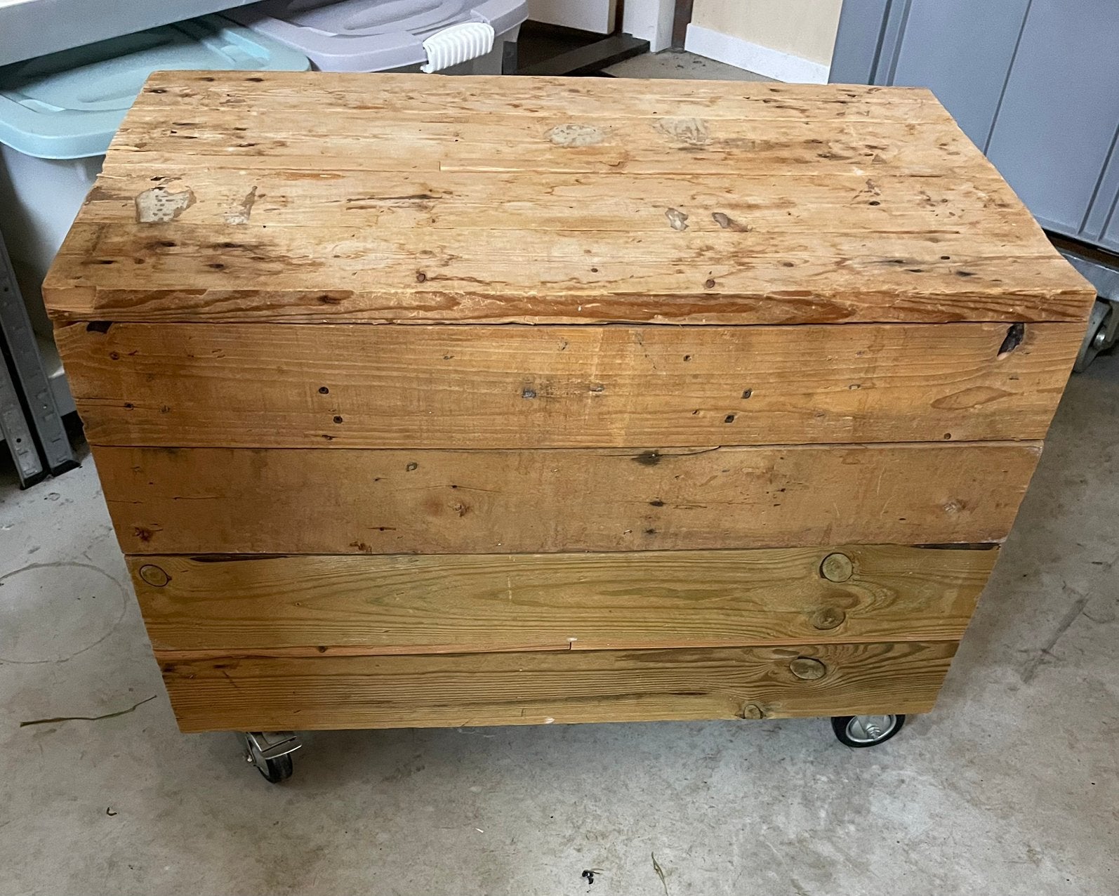 Houten bijzettafel op wieltjes, Gebruikt, 55 tot 75 cm, Rechthoekig, Hout
