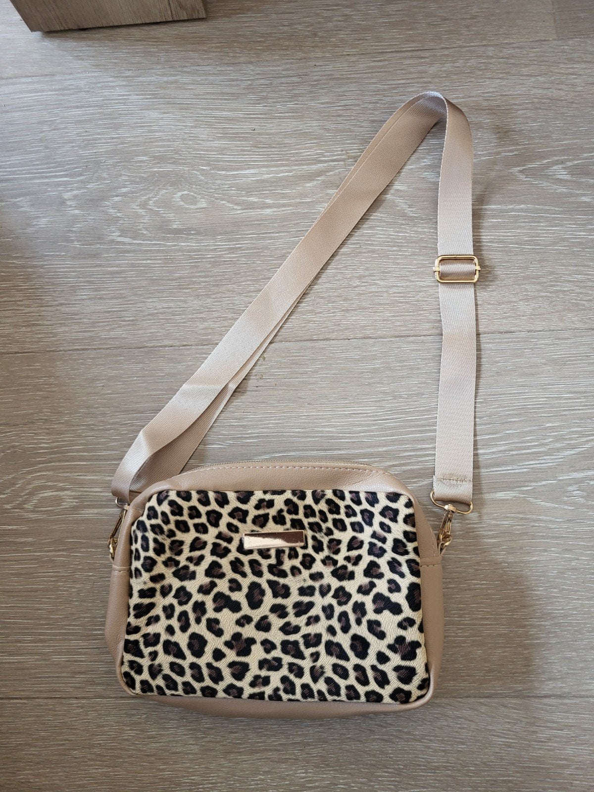 Nieuw Schoudertasje met Luipaardprint, Sieraden, Tassen en Uiterlijk, Tassen | Damestassen, Ophalen of Verzenden, Nieuw, Beige
