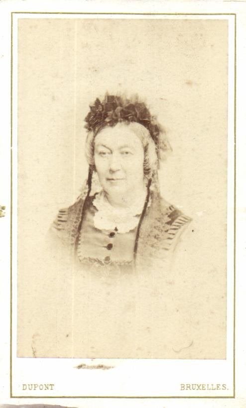 CDV - Vrouw met fraai hoofdtooi - DUPONT- Brussel, Gebruikt, Verzenden, Foto, Buitenland