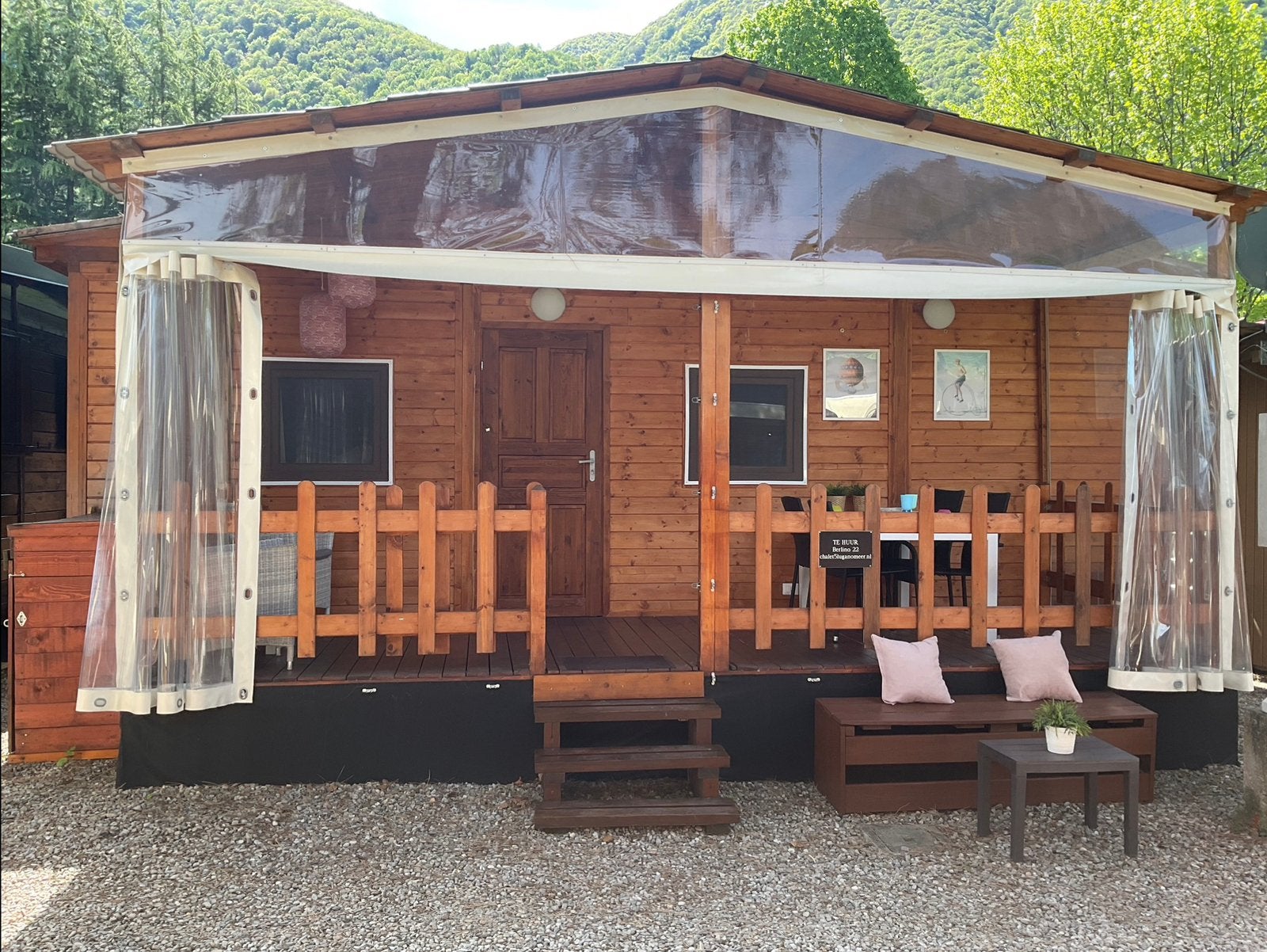 Te koop gezellig ruim chalet op camping aan het Luganomeer, Vakantie, 2 slaapkamers, Lombardije en Merengebied, Recreatiepark