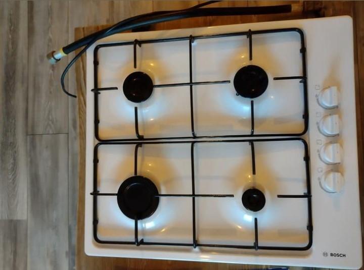 Bosch 4-pits gasfornuis met gasslang, Ophalen, Gebruikt, 45 tot 60 cm, Minder dan 85 cm