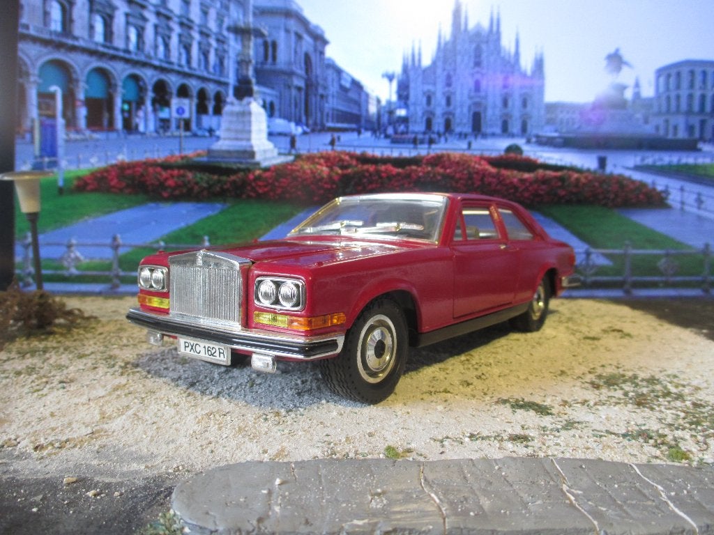 1/18 Rolls Royce Camargue Rood ( 1:22 ) - Bburago 3001, Hobby en Vrije tijd, Modelauto's | 1:18, Ophalen of Verzenden, Gebruikt