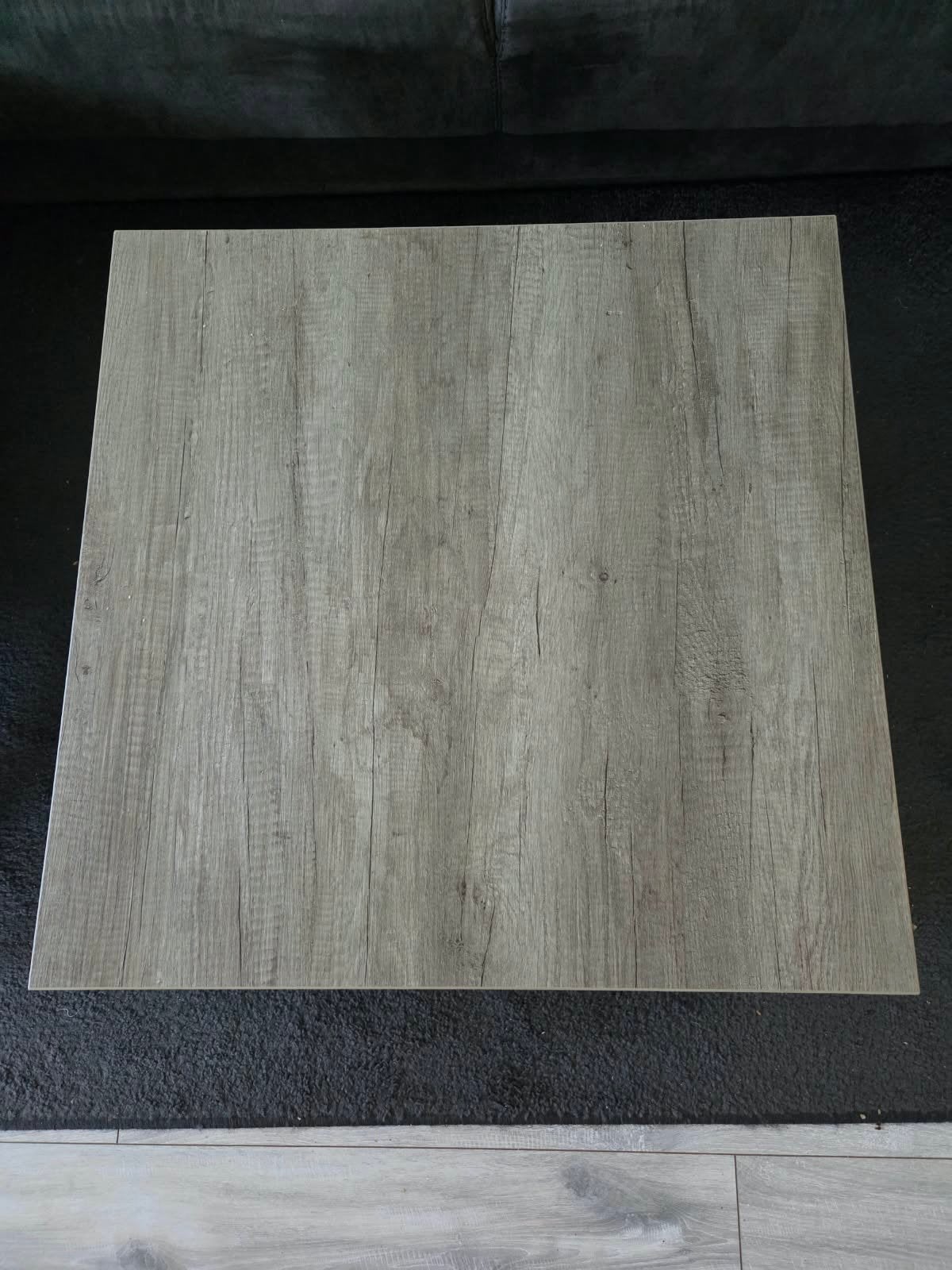 vierkante salontafel met houtlook blad en witte poten, Ophalen, 100 tot 150 cm, 50 tot 100 cm, Zo goed als nieuw