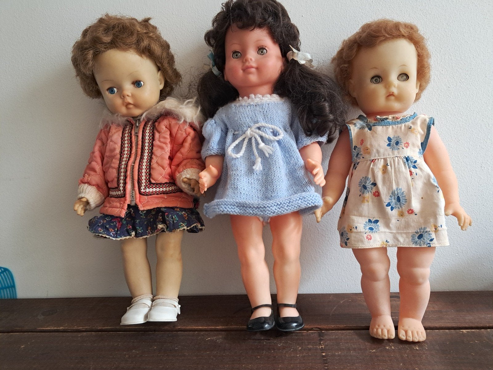 3 oude poppen met kleertjes, Ophalen of Verzenden, Gebruikt, Pop