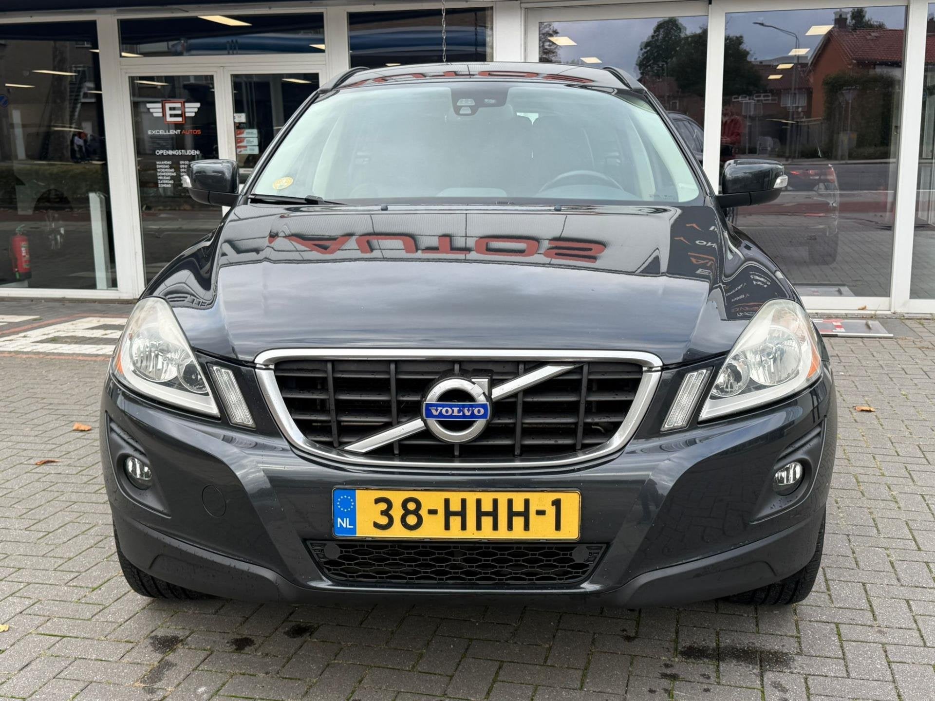 Volvo XC60 2.4 D5 AWD Momentum - Leder, Auto's, Volvo, Automaat, 1716 kg, Gebruikt, 197 €/maand