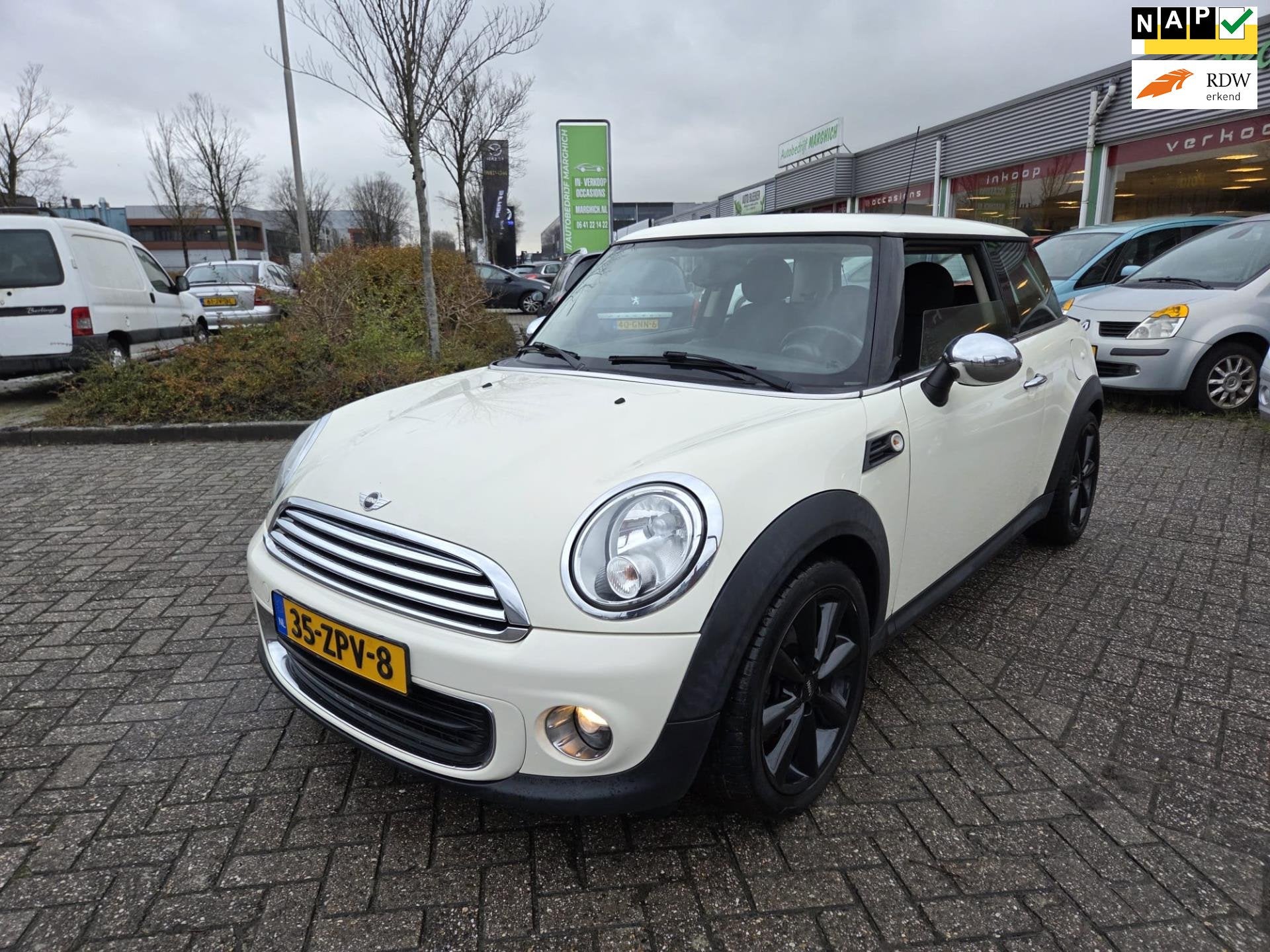 Mini Mini 1.6 One Kite White|NAP|NAVIGATIE|BT|, Auto's, Mini, Voorwielaandrijving, Euro 5, Gebruikt, 4 cilinders