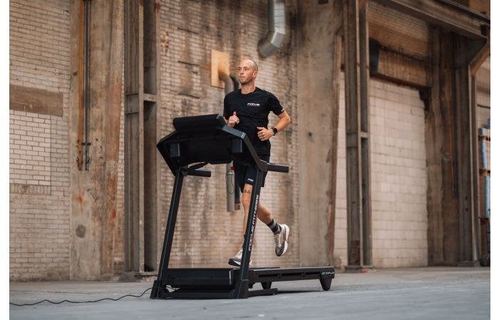 Loopband Focus Fitness Jet 8 iPlus, Sport en Fitness, Fitnessapparatuur, Ophalen, Kunststof, Buik, Zo goed als nieuw