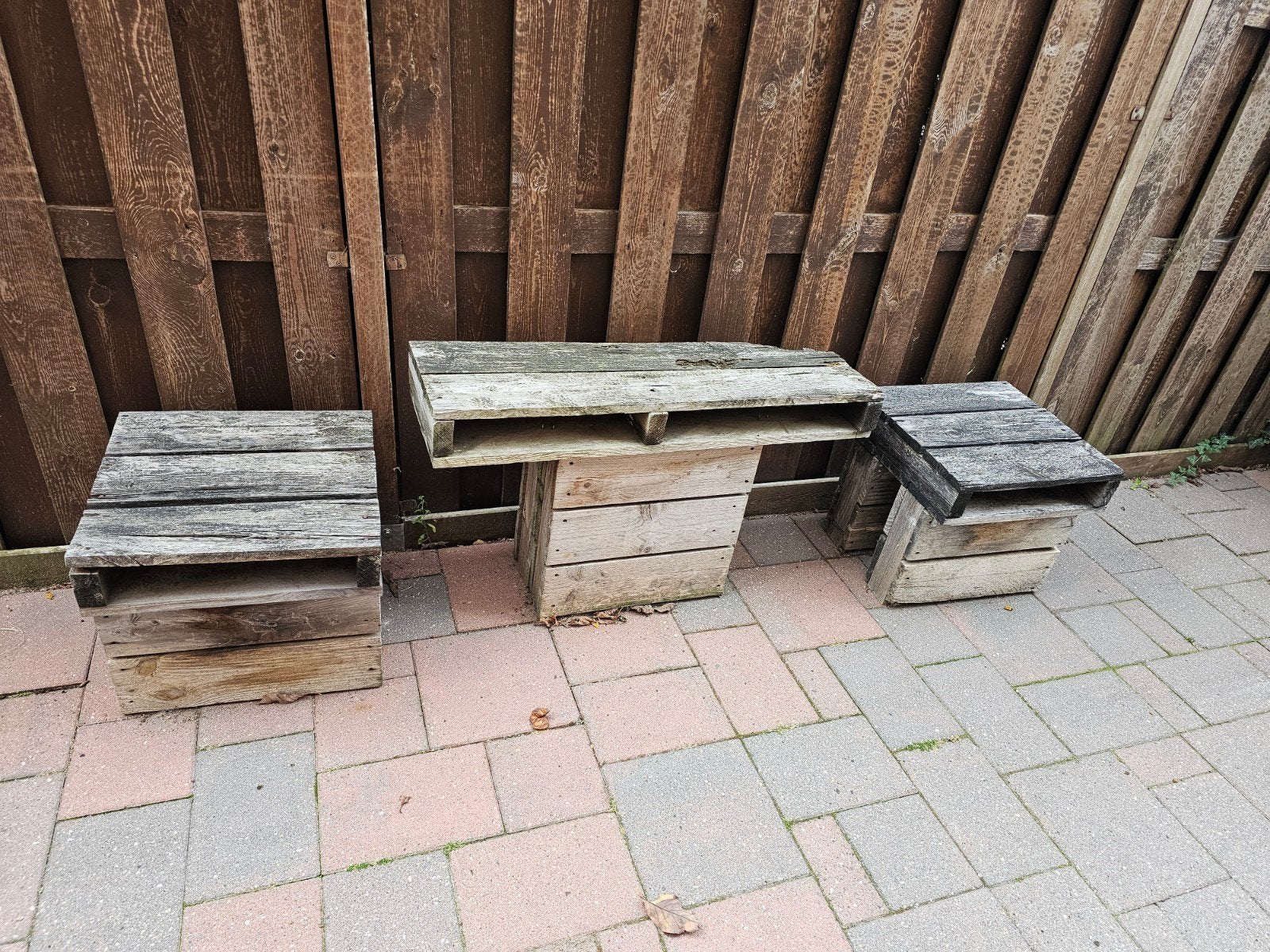 % Gratis bankjes van pallets en tafeltjes voor brandhout, Tuin en Terras, Haardhout, Minder dan 3 m³, Ophalen
