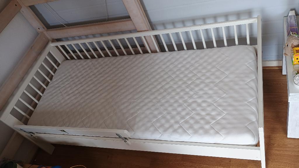 Peuterbed ikea gulliver en valrekje en wollen matrasbescherm, Ophalen, Gebruikt, 70 tot 85 cm, 140 tot 160 cm