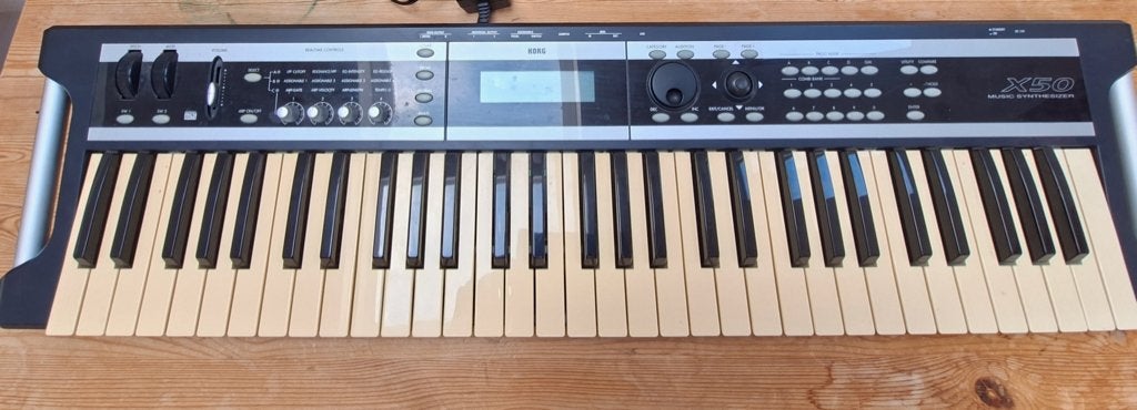 KORG X50 MUSIC SYNTHESIZER 61 toetsen, Verzenden, Gebruikt
