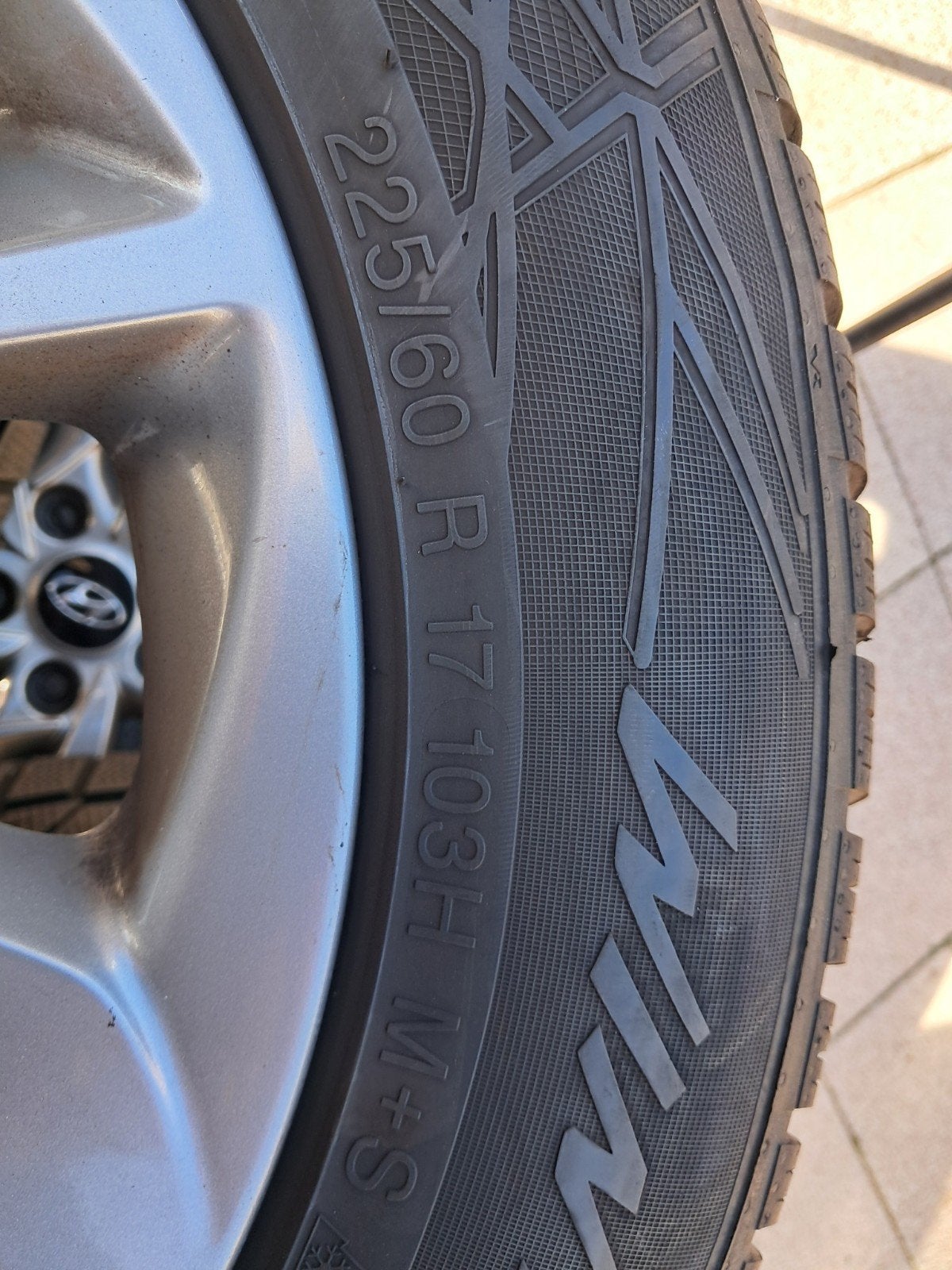 Set winterbanden 225/60 R17 103 M+S met 4.5/6.5mm profiel, Auto-onderdelen, Ophalen, Gebruikt, Banden en Velgen, 17 inch