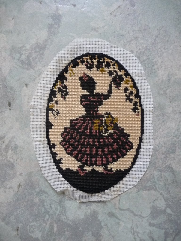 Borduurwerk "Vrouwtje" + "Mannetje" (ovaal), Hobby en Vrije tijd, Verzenden, Zo goed als nieuw, Handborduren, Onderdeel of Toebehoren
