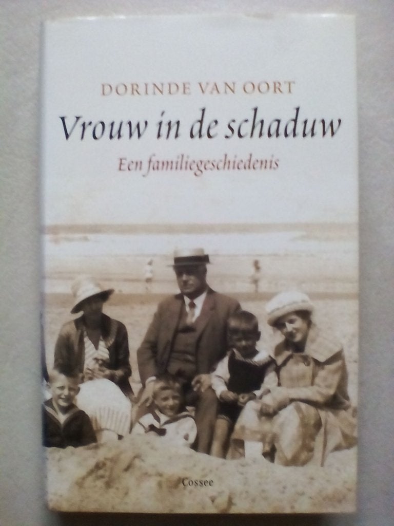 Dorinde van Oort -  Vrouw in de schaduw, Ophalen of Verzenden, Zo goed als nieuw