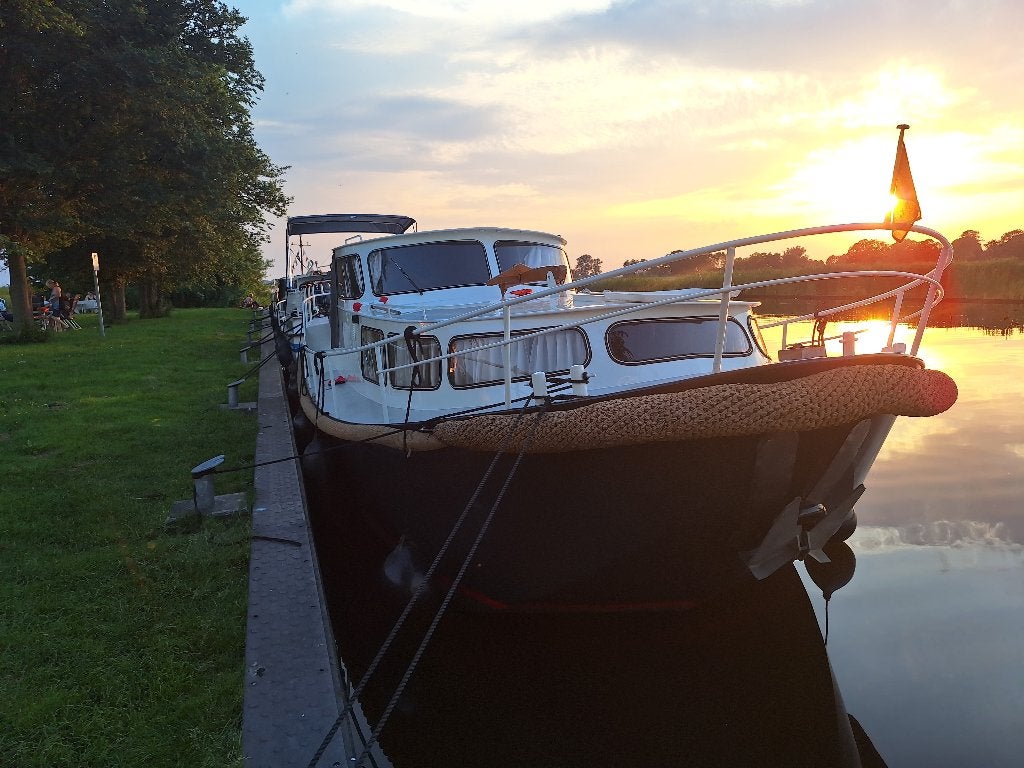 Foto 14 van Last minute! Motorkruiser, boot huren. Bootverhuur Friesland