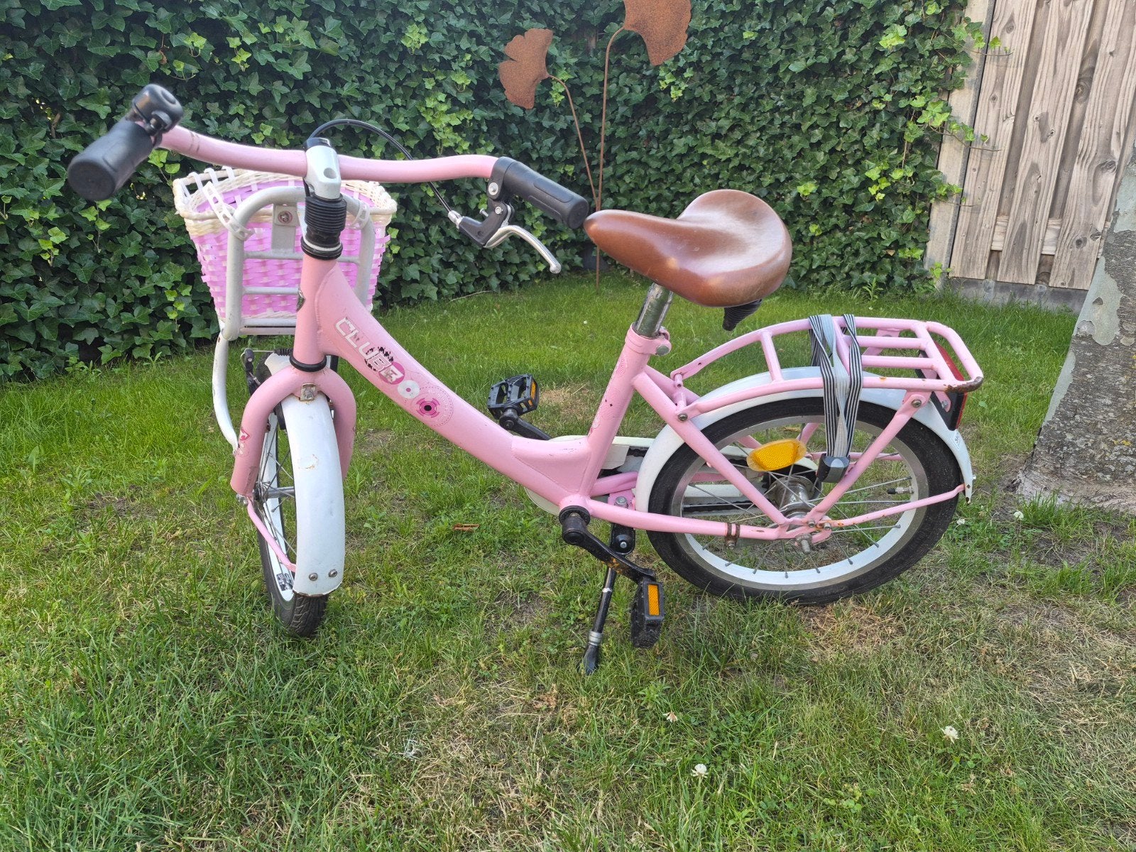 Roze kinderfiets Club 16 inch met mandje en bagagedrager, Ophalen, Gebruikt, 16 tot 20 inch