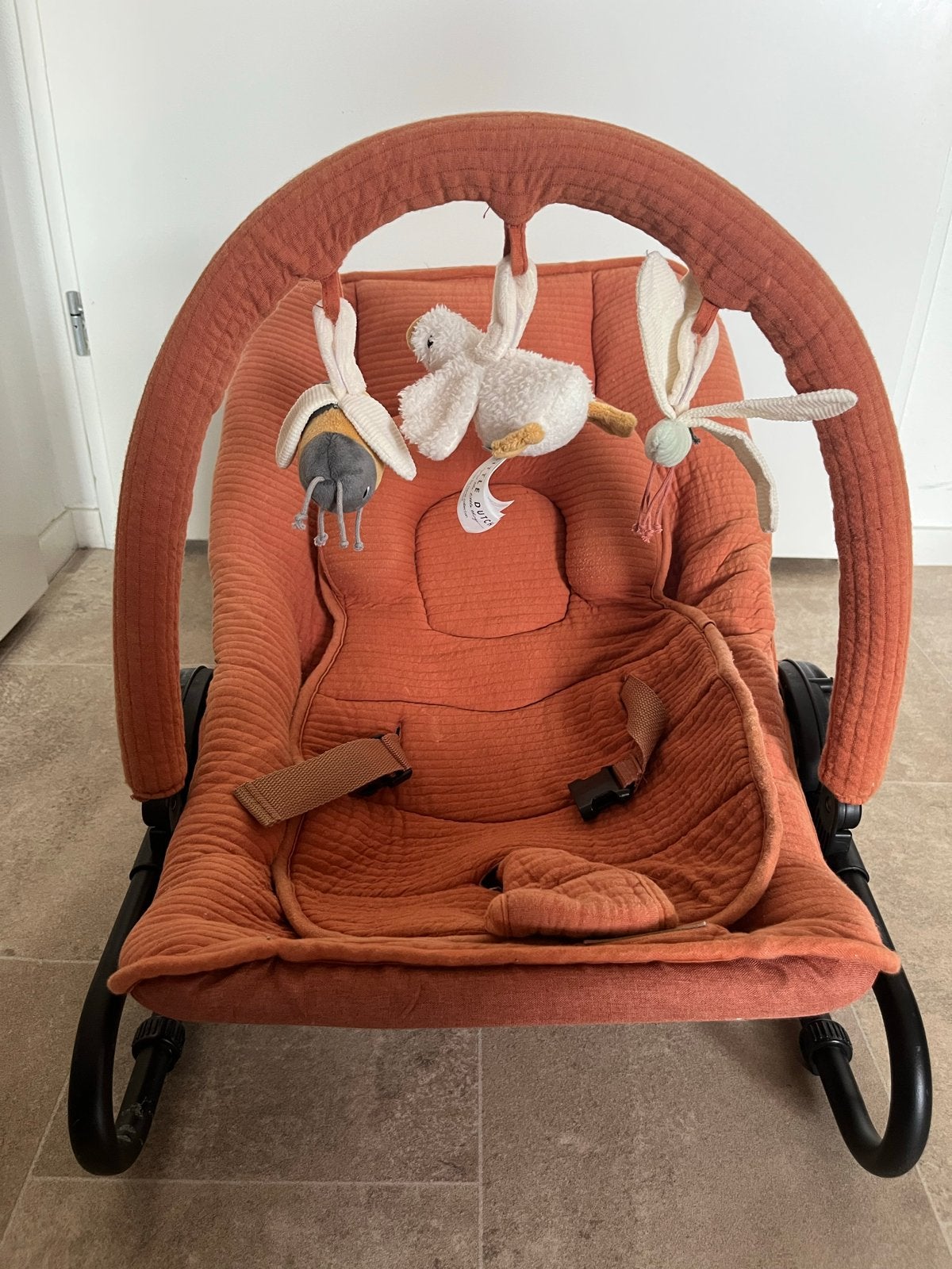 Little Dutch Wipstoel met Speelboog - Zo goed als nieuw, Wipstoel, Ophalen, Overige merken, Met gordel(s) of riempje(s)