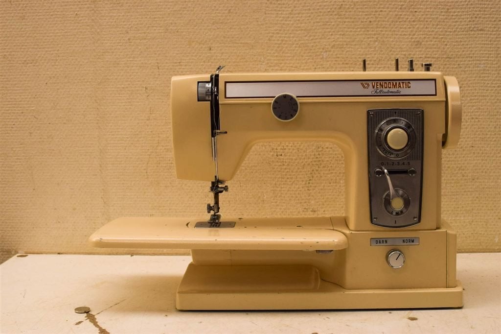 Vendomatic Full Automatic naaimachine in koffer 49957, Ophalen of Verzenden, Gebruikt, Naaimachine, Singer