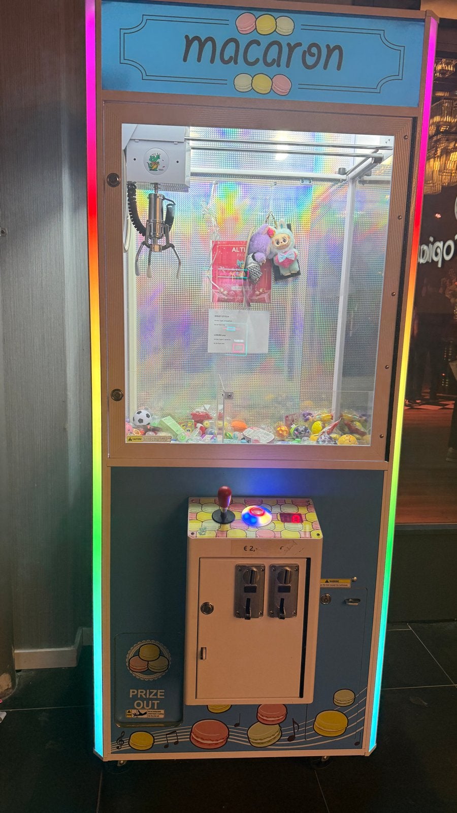 Moderne Grijpmachine 'Macaron' met LED-verlichting, Ophalen, Gebruikt