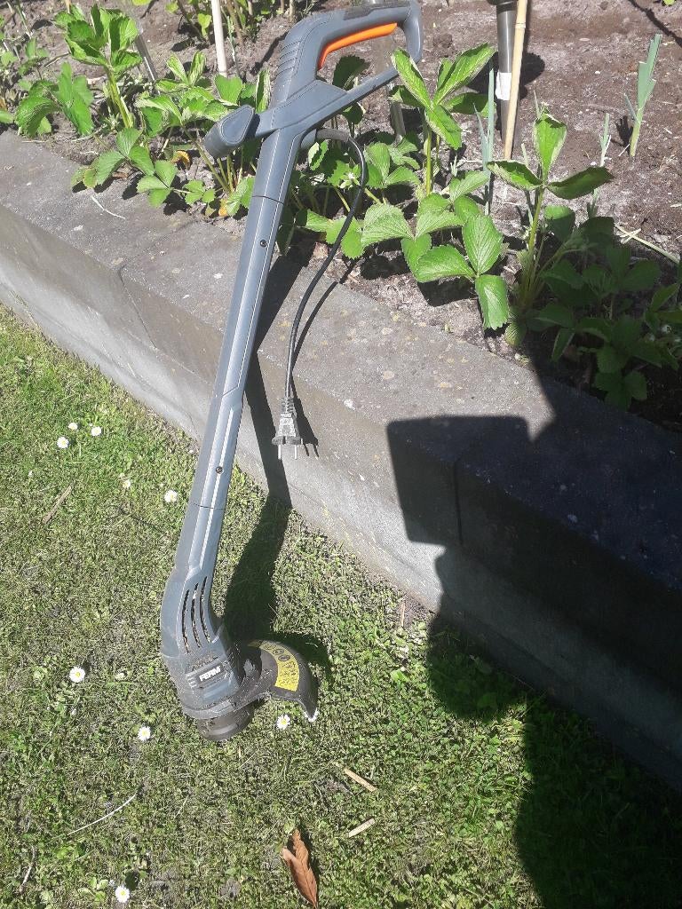 grastrimmer, Tuin en Terras, Ophalen of Verzenden, 10 tot 30 cm, Elektrisch, Ferm