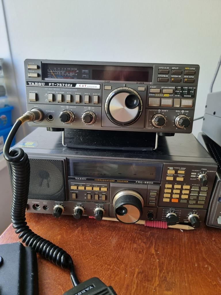 YAESU FT 757 GXII en YAESU FT 8800, Telecommunicatie, Ophalen of Verzenden, Gebruikt, Zender en Ontvanger