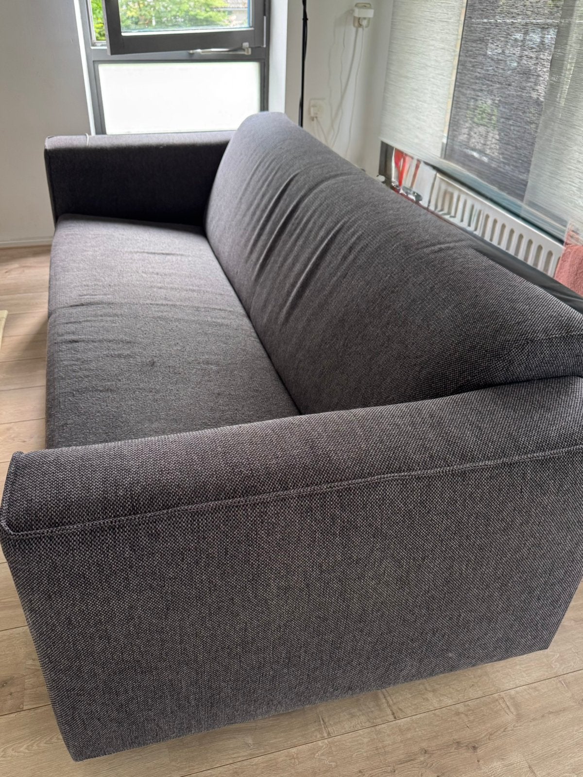 Modern donkergrijze designbank – snel ophalen, Ophalen, Zo goed als nieuw, 100 tot 125 cm, Driepersoons