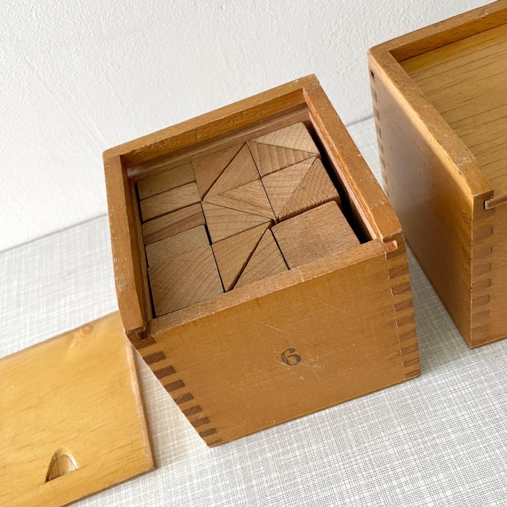 vintage houten BLOKKENDOOSJE Frøbel Montessori blokjes retro, Ophalen of Verzenden, Gebruikt, Overige typen