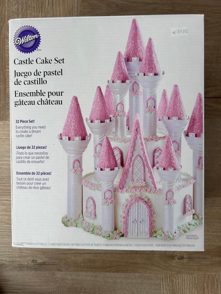 Te koop Wilton castle cake set, Ophalen, Zo goed als nieuw, Taarten of Cupcakes, Bakvorm