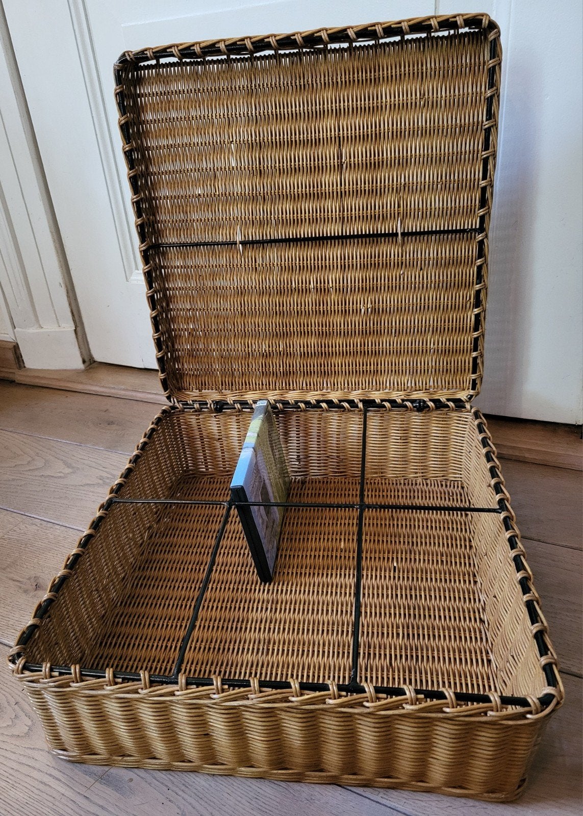 Landelijke Rotan Opbergbox met 6 (DVD) Vakken – (ZGAN), Ophalen of Verzenden, Zo goed als nieuw, Hout, Cd's
