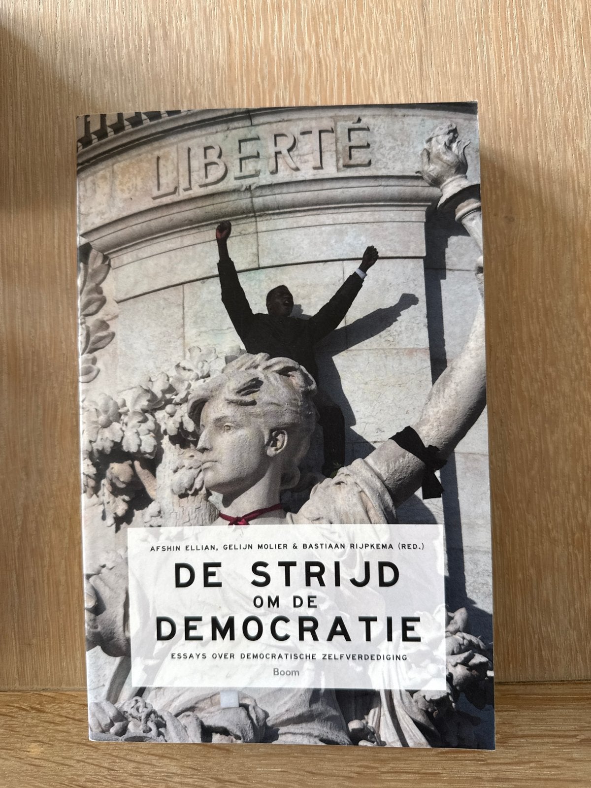 De strijd om de democratie, Ophalen of Verzenden, Gelezen