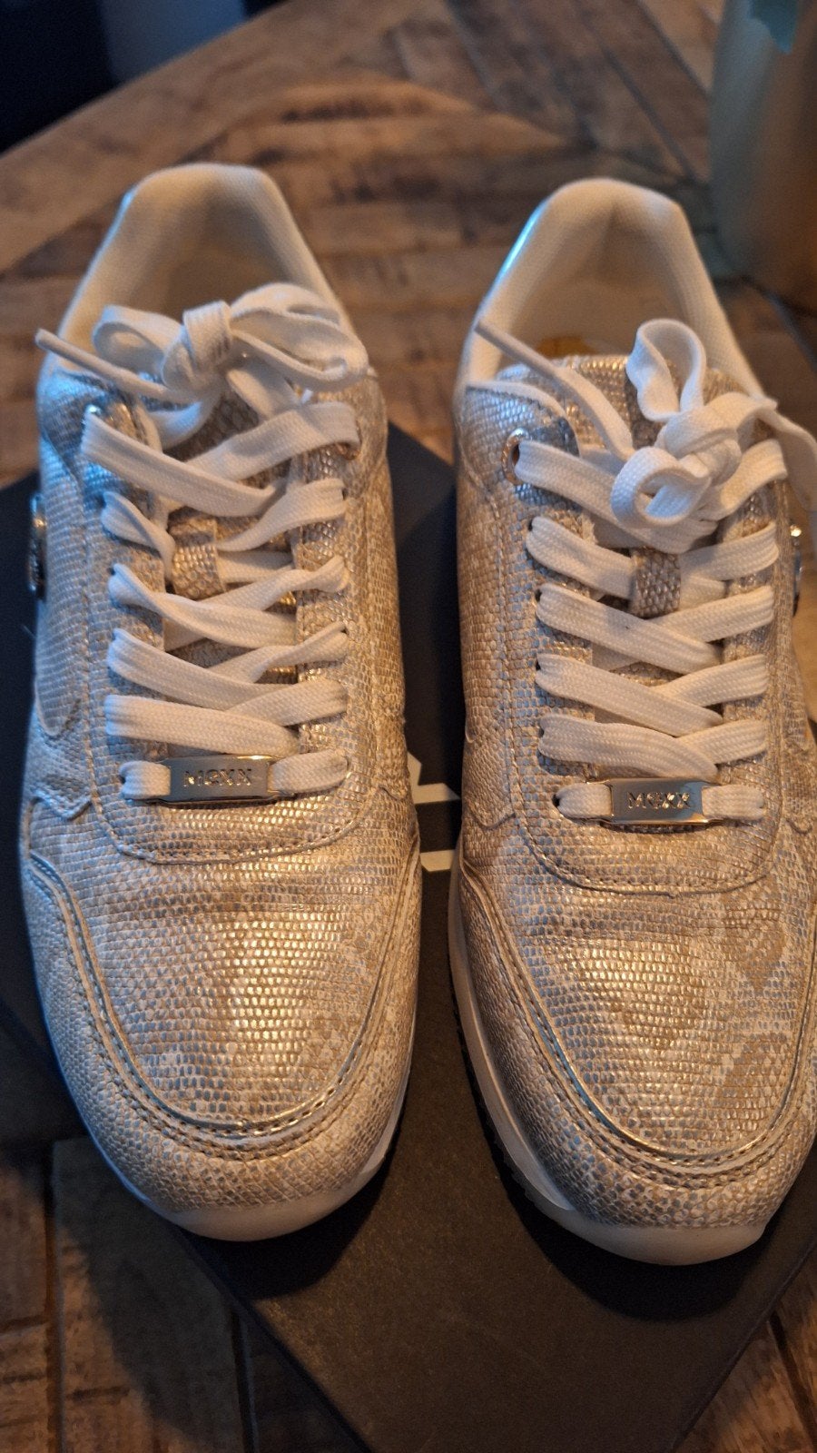 MEXX sneakers goudkleurig maat 38 - uitstekende staat, Ophalen of Verzenden