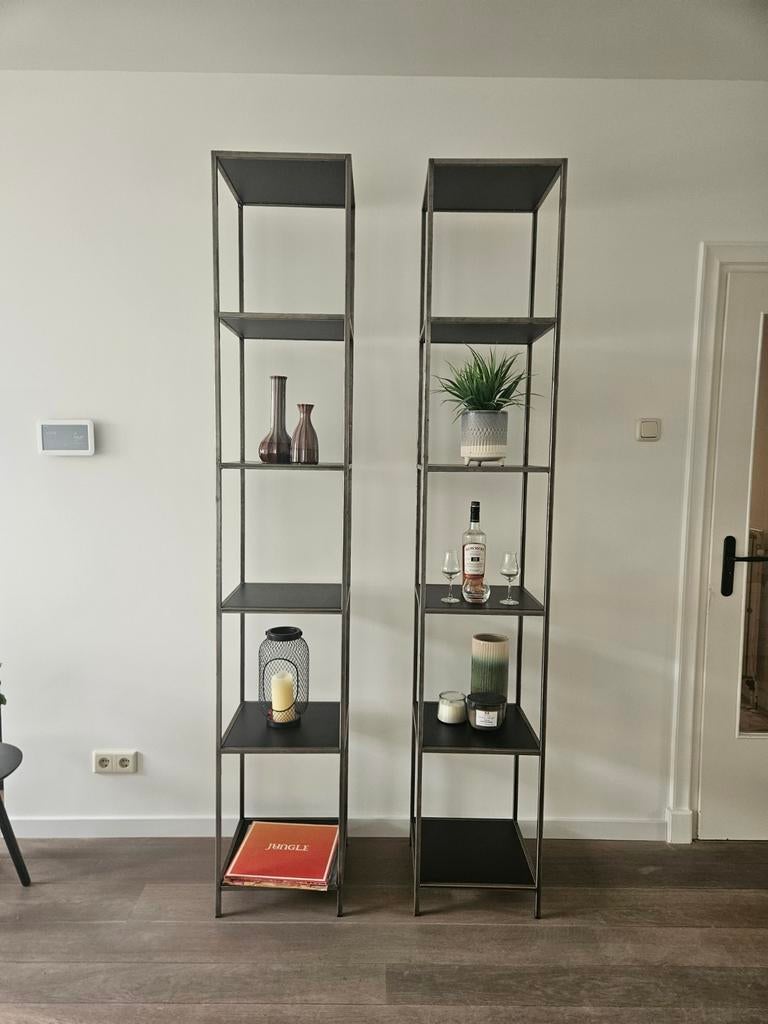 Stijlvolle metalen rekjes met zwarte houten planken, Met plank(en), Minder dan 50 cm, 200 cm of meer, Industrieel, Modern