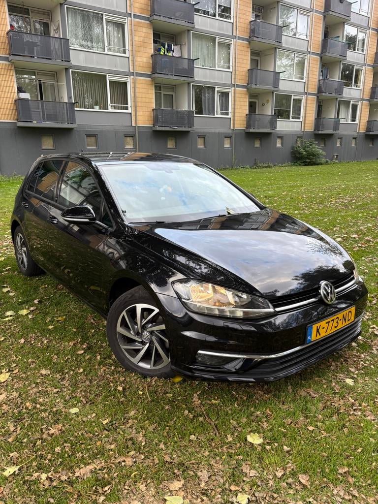 Volkswagen Golf 1.6 TDI 115pk 7-DSG 5D 2017 Zwart, 4 cilinders, Zwart, Diesel, Hatchback