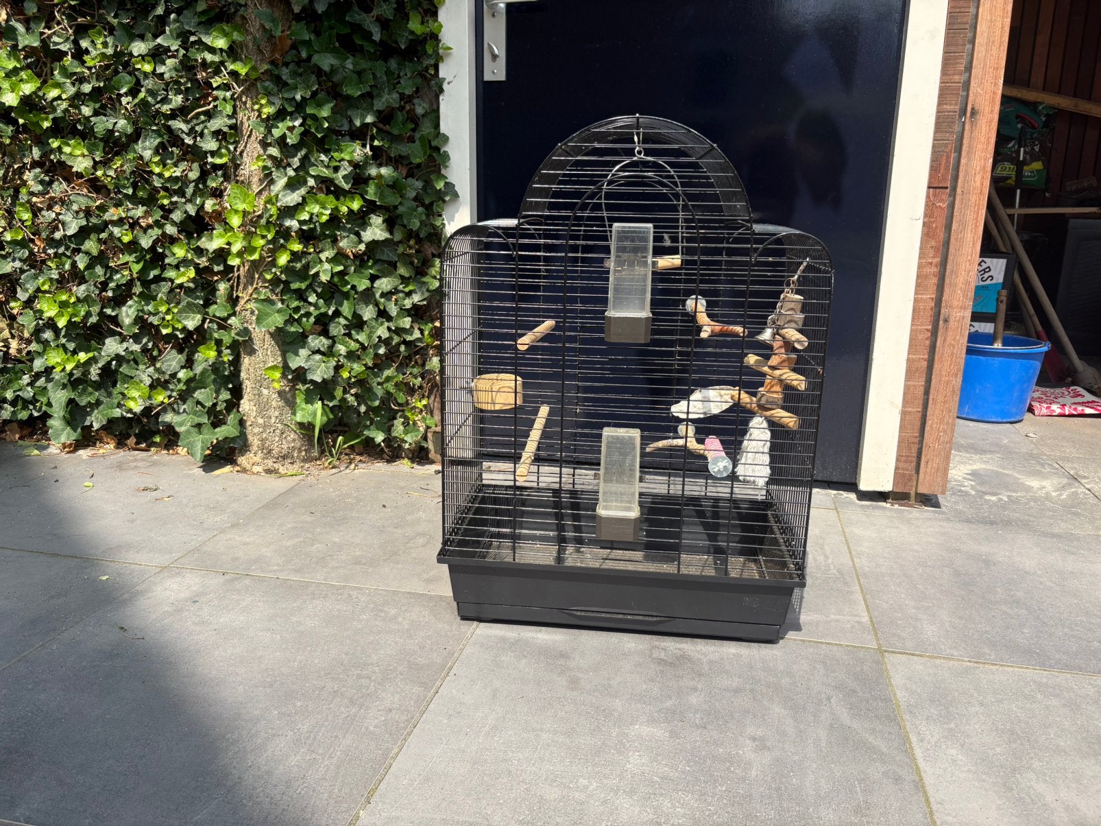 Te koop grote zwarte vogelkooi, Ophalen, Gebruikt, Metaal, Vogelkooi