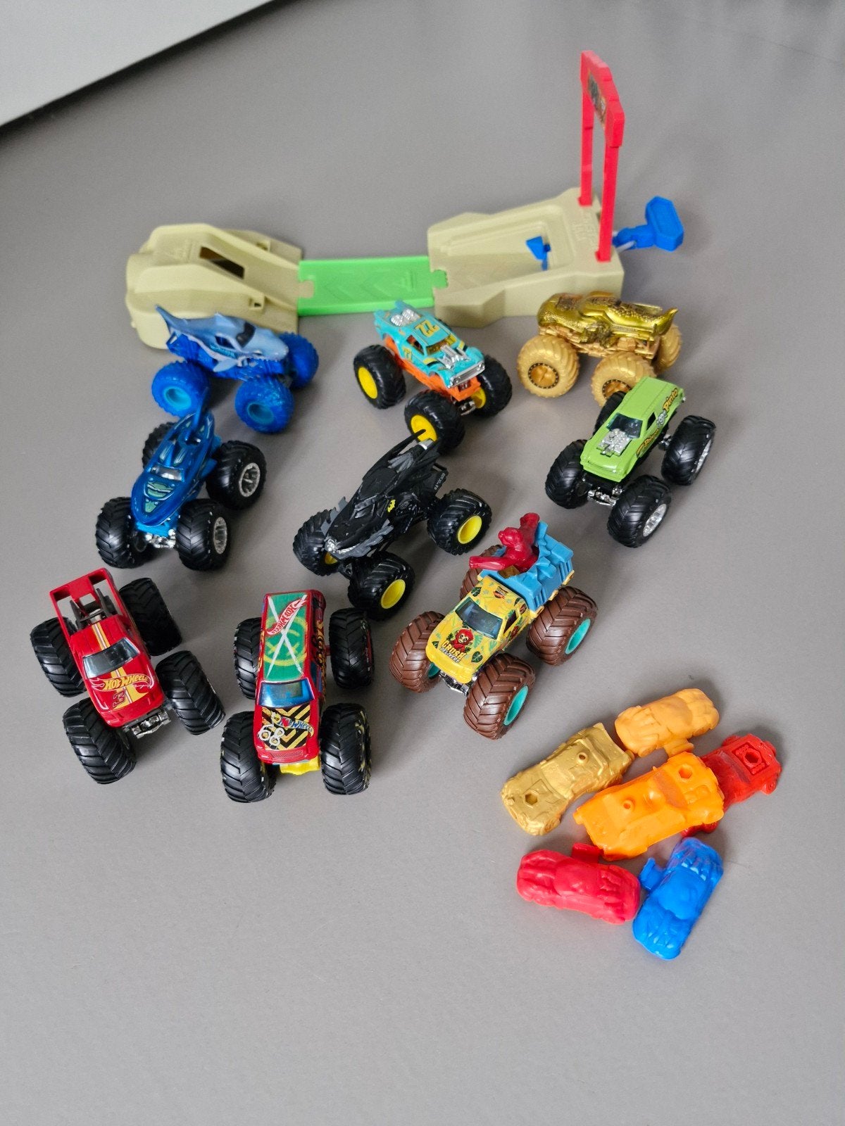 Hot Wheels Monster Jam auto's en stuntbaan, Ophalen, Gebruikt, Jongen of Meisje